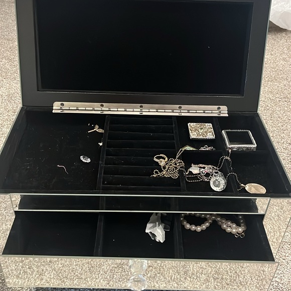 Bombay jewlery box - Picture 2 of 2